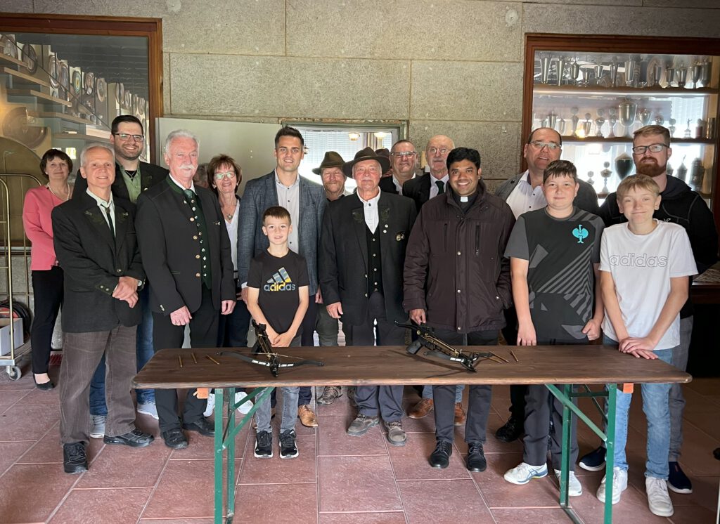 Gruppenfoto Eröffnung Bogen- und Armbruststand der SSG Oberviechtach e.V.