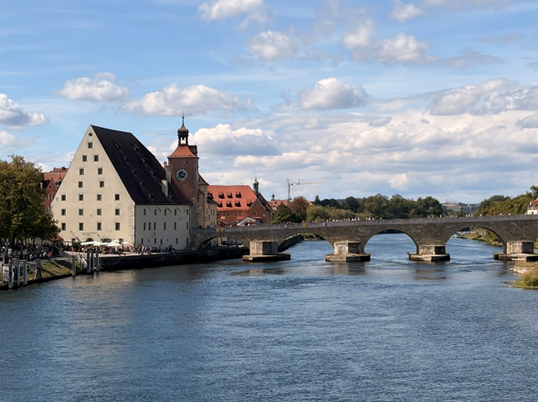 Regensburg mit Blick auf die Steinerne Brücke